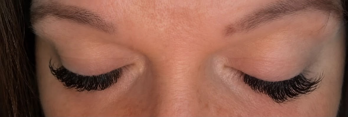 Wimpernverlängerung von Beauty by Nelly – Nahaufnahme beider Augen